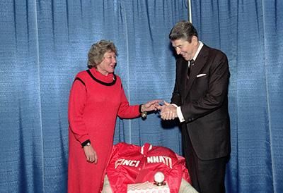 File:President Ronald Reagan shaking hands with Fernando